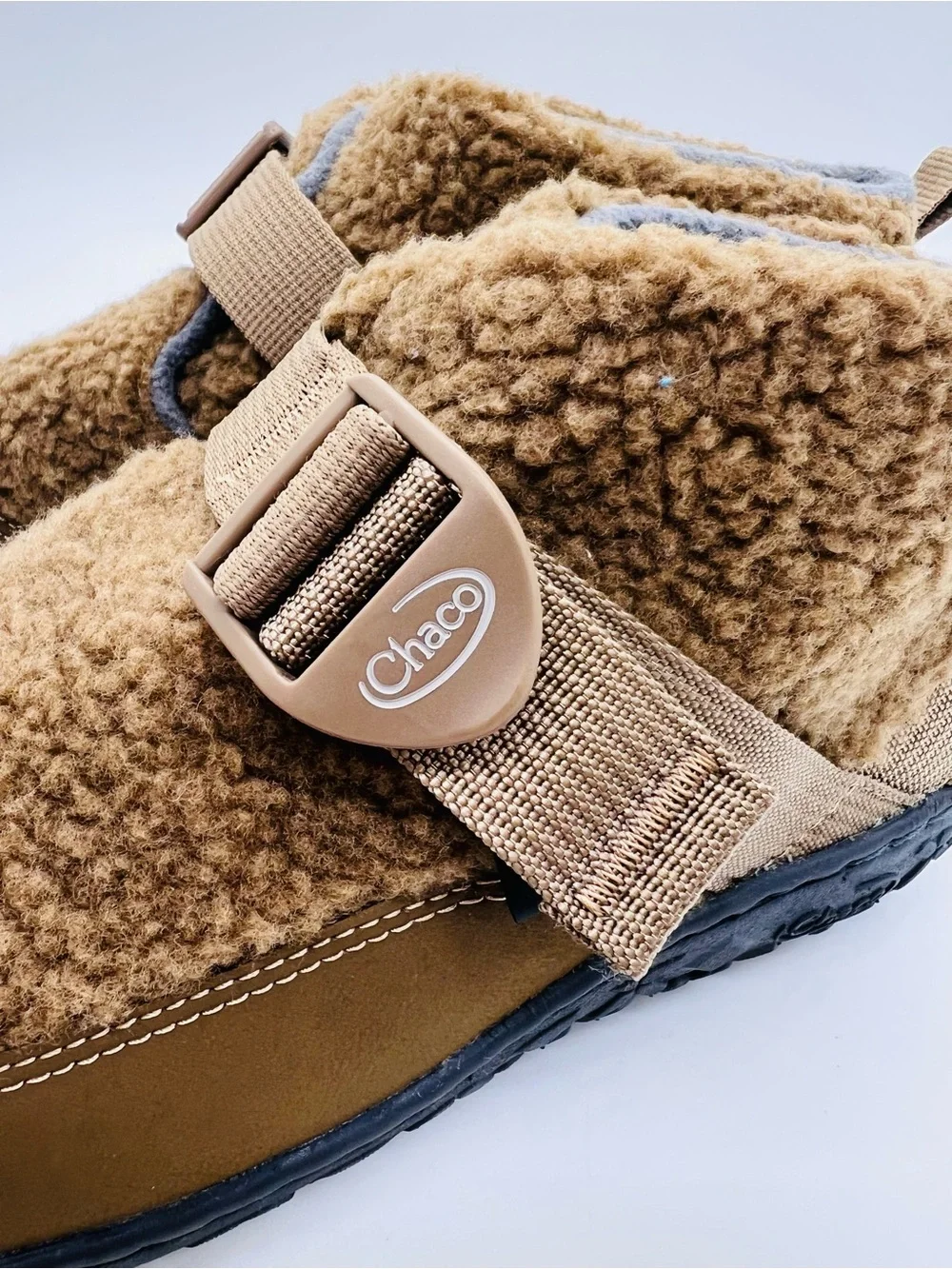 Chaco Kids Shearling-Look Tan Ramble Fluff Slippers Big Kid Size 6